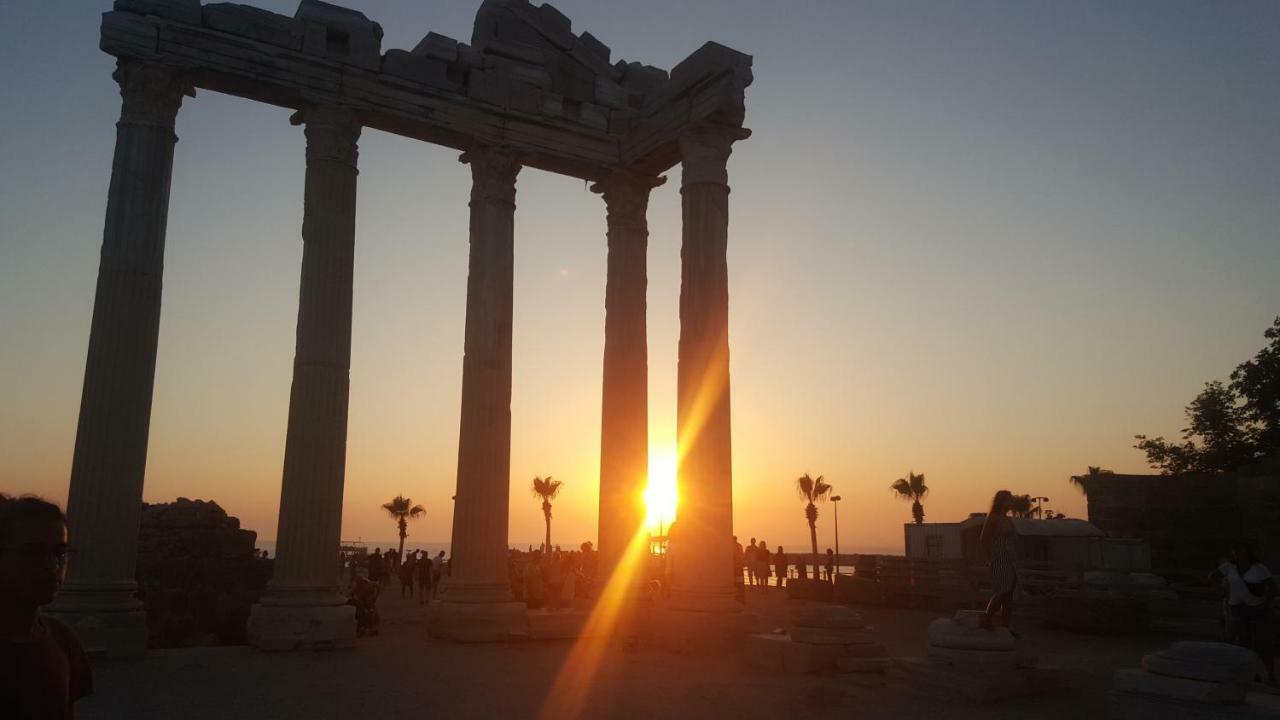 Nostalgia World Otel Kızılot 外观 照片